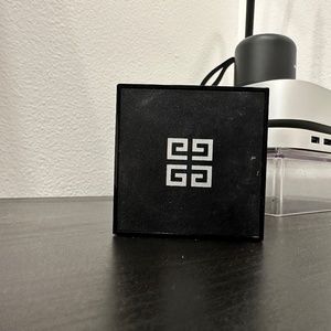 Givenchy Prisme Libre Loose Setting and Finishing Powder